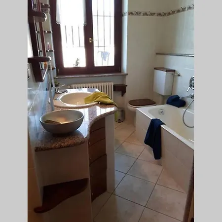 Fede Con Piscina Parco Privato E Sauna Colico